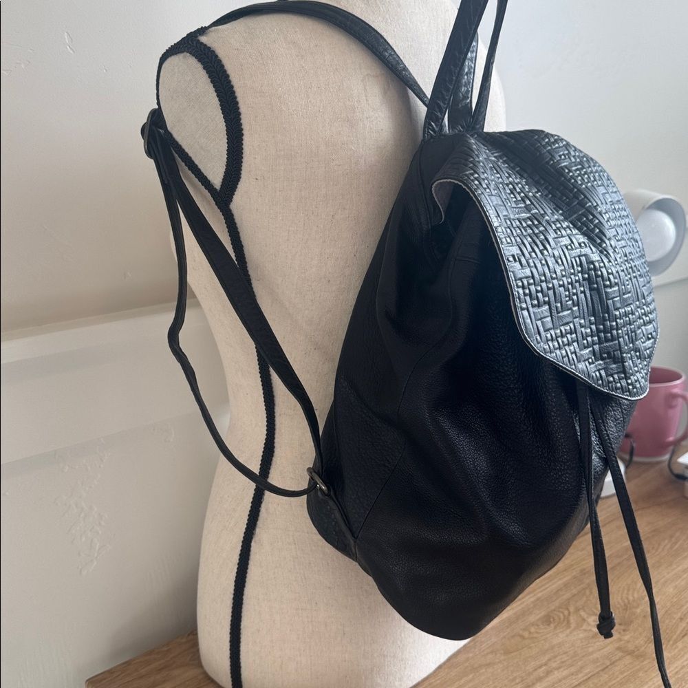 Anthropologie DAY & MOOD Black Leather Backpack Sleek Minimalist Chic Casual EUC - Picture 3 of 16